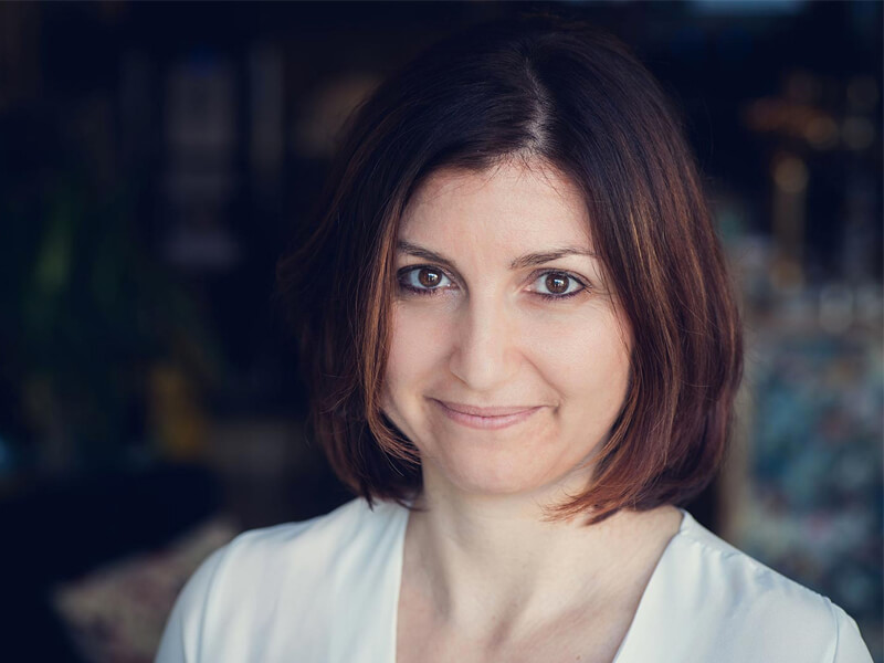 Portrait d'Aurélie Soulier-Konecki, féminologue, ostéopathe, et sexothérapeute.