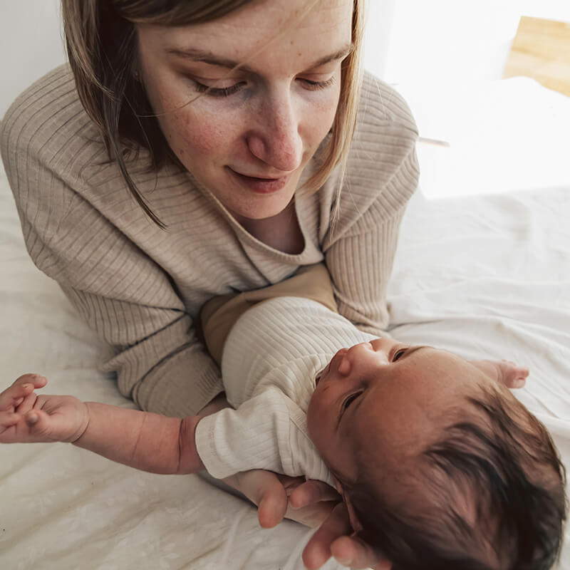 Gestion du post-partum : Réintégration au travail, baby blues, et récupération physique.