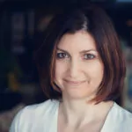 Portrait d'Aurélie Soulier-Konecki, féminologue, ostéopathe, et sexothérapeute.